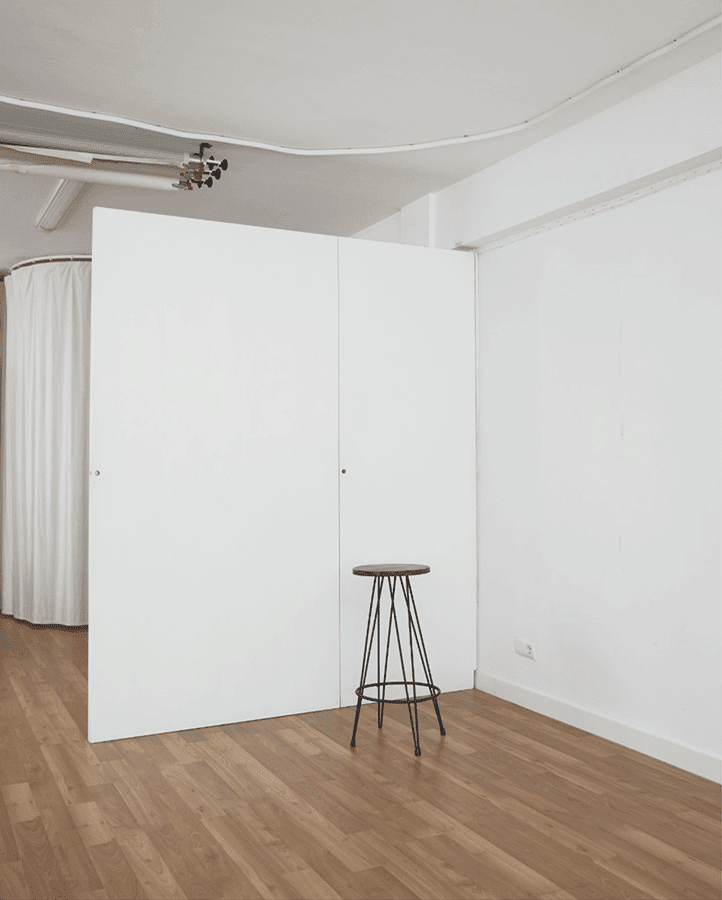 Los diferentes fondos del estudio 51 Pared esquina blanca