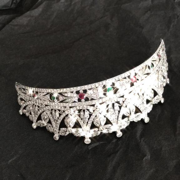 tiara diamantes rubies esmeraldas