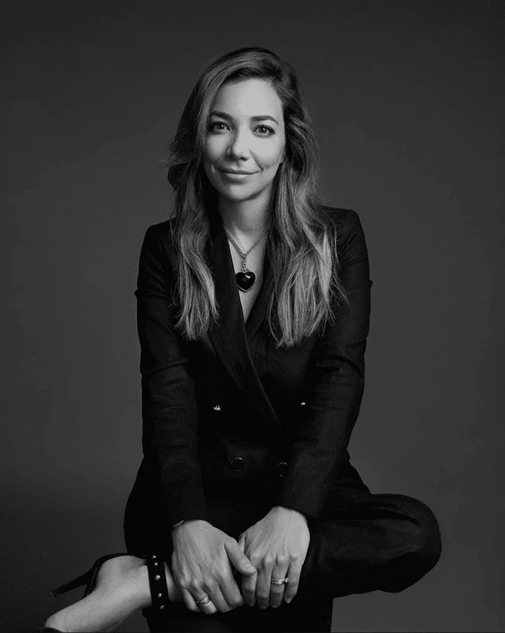 retrato profesional en blanco y negro cristina robles